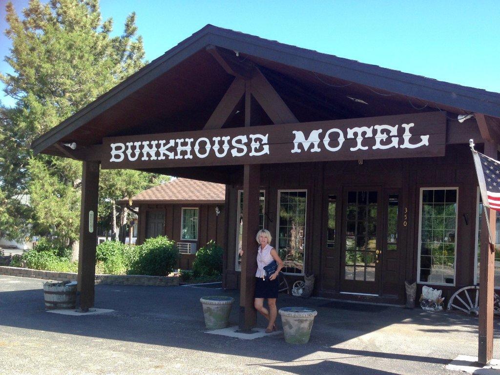 Bunkhouse Motel Guernsey Extérieur photo